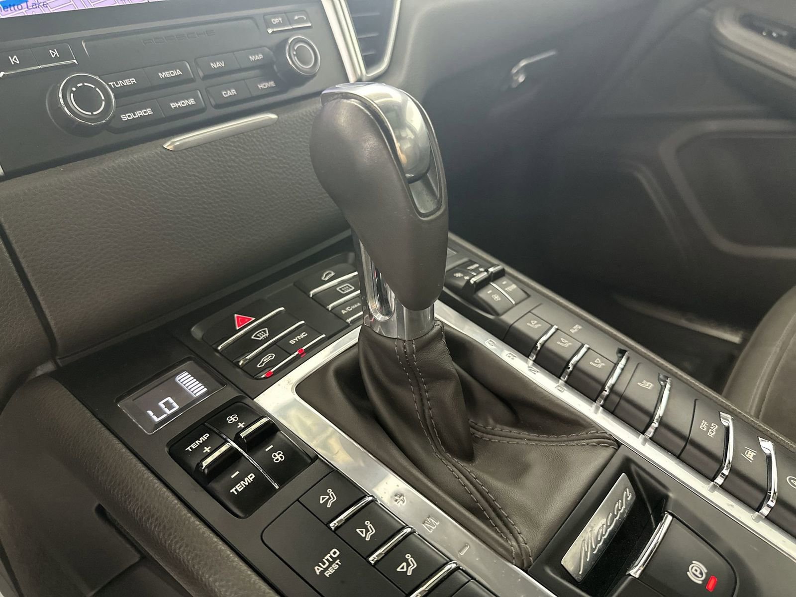Used 2017 Porsche Macan S image 20