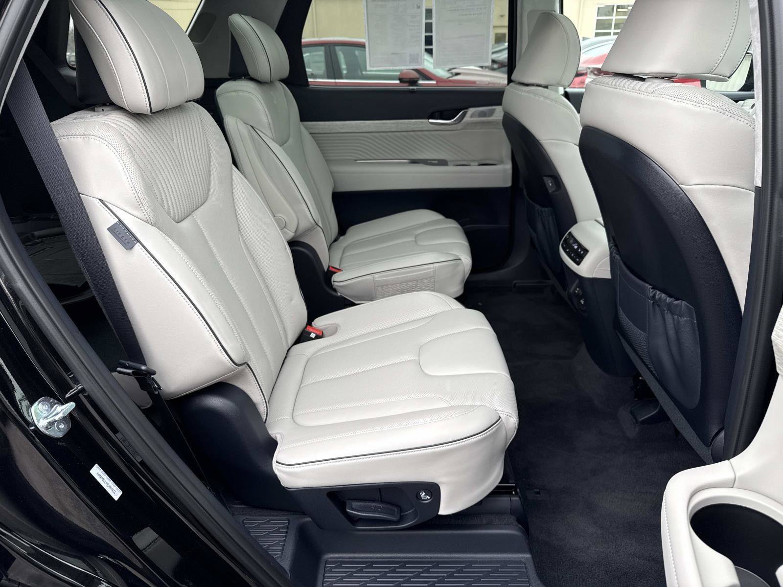 Used 2025 Hyundai Palisade Calligraphy image 21
