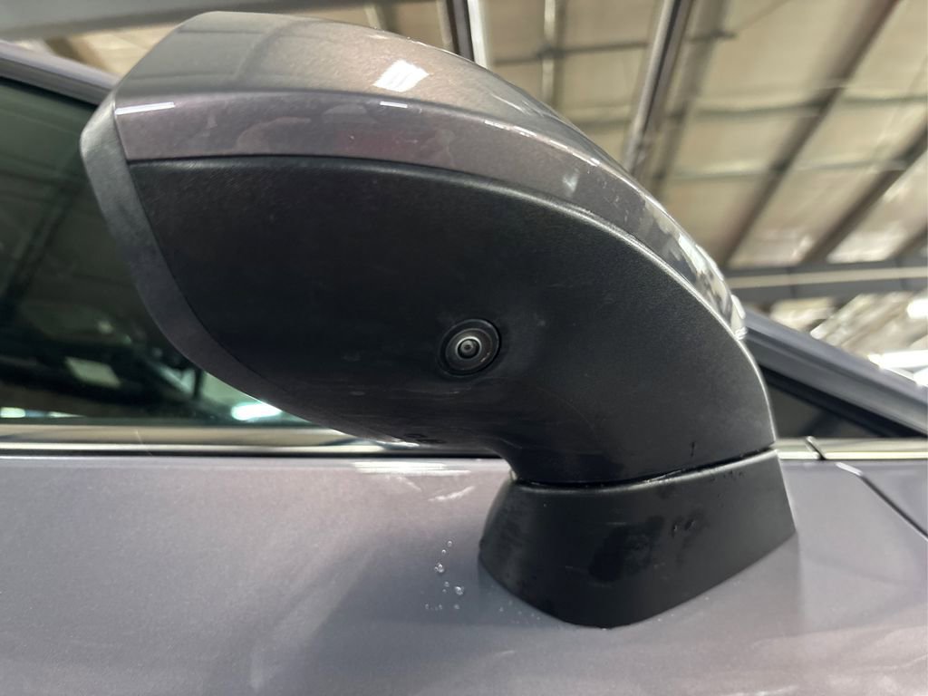 Used 2025 Chevrolet Equinox EV LT image 18