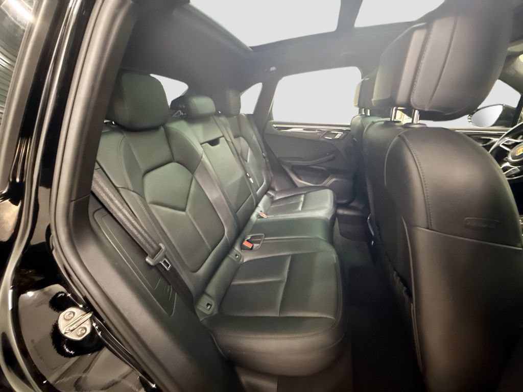Certified 2020 Porsche Macan AWD/4WD image 28