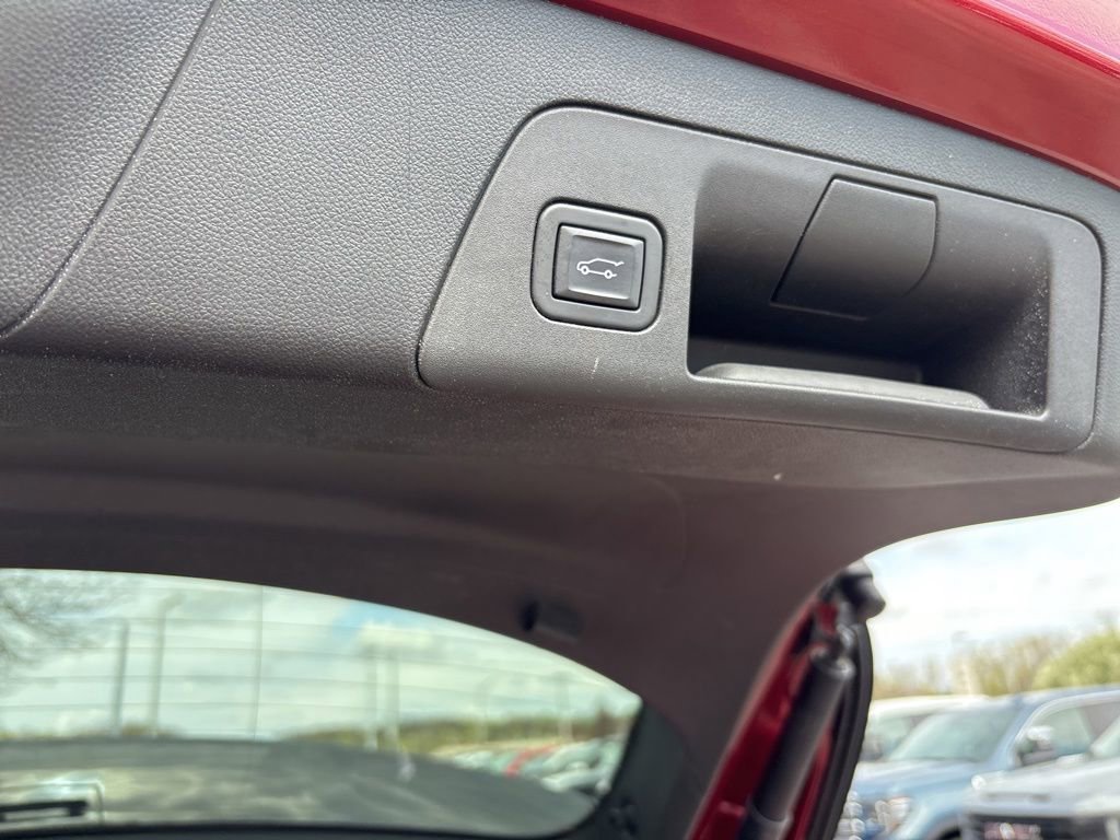 Used 2023 Buick Envision Essence AWD/4WD image 16