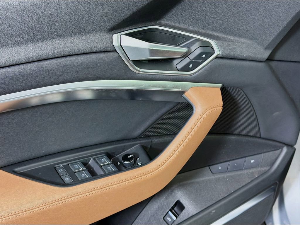 Used 2022 Audi e-tron Premium Plus image 21