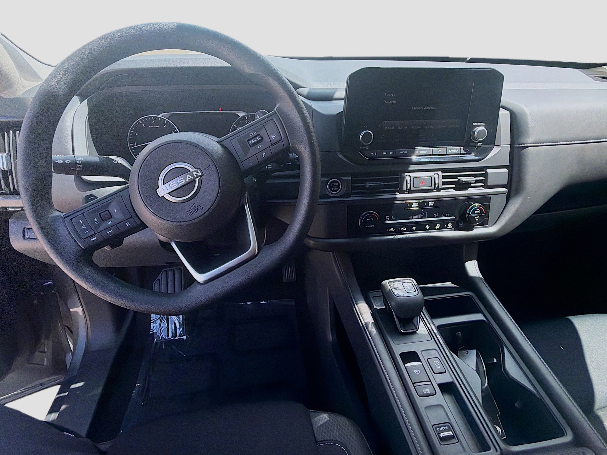 Used 2024 Nissan Pathfinder S FWD image 10
