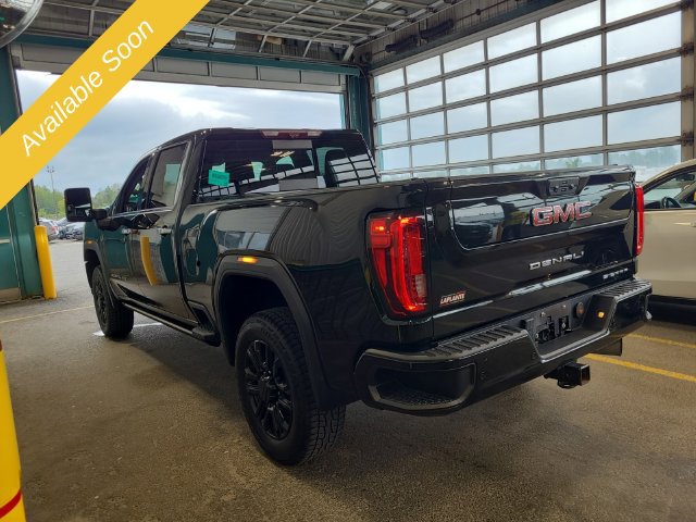 Used 2022 GMC Sierra 2500 Denali w/ Denali Black Diamond Edition AWD/4WD image 3
