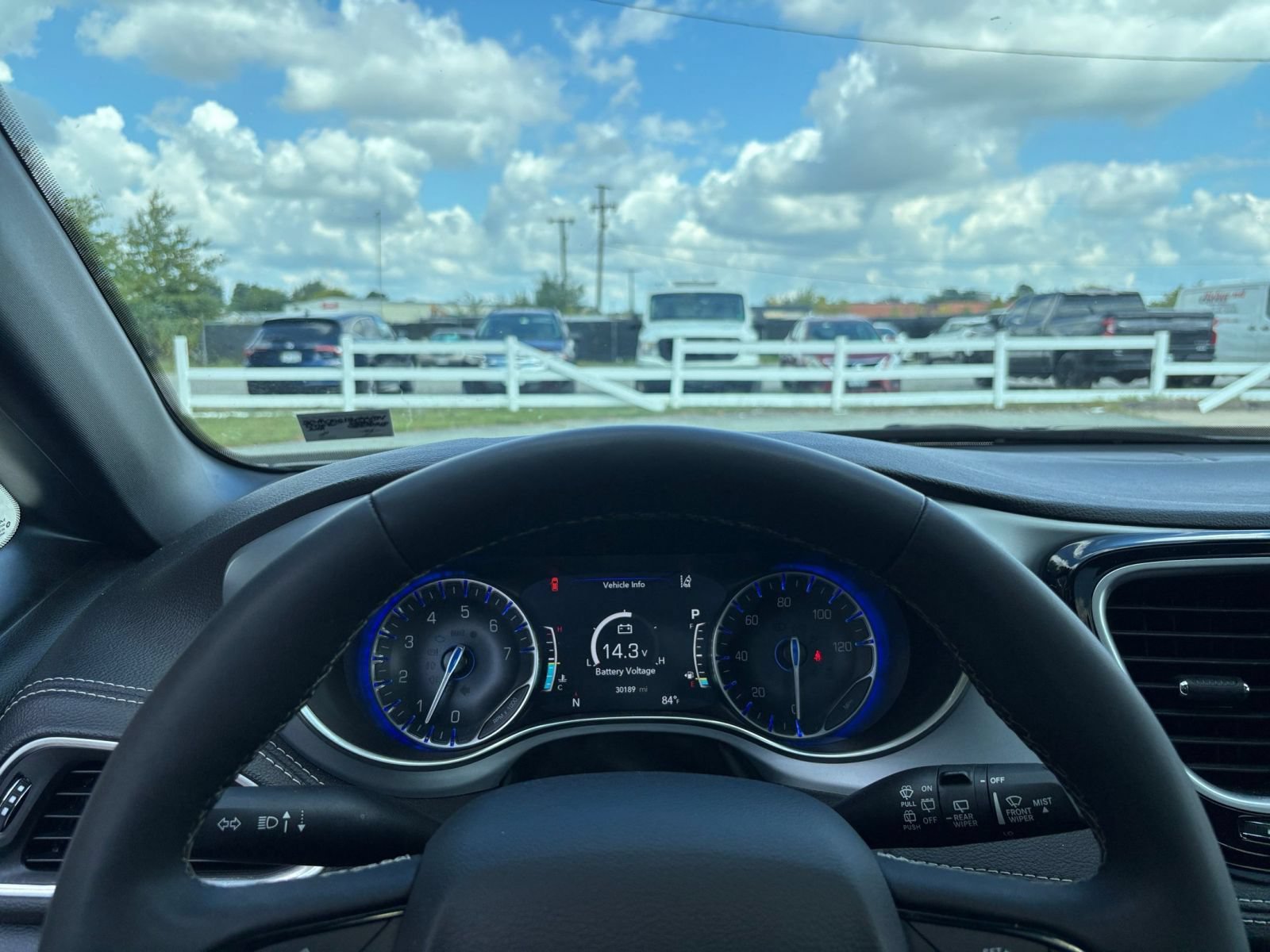 Used 2025 Chrysler Pacifica Limited FWD image 37