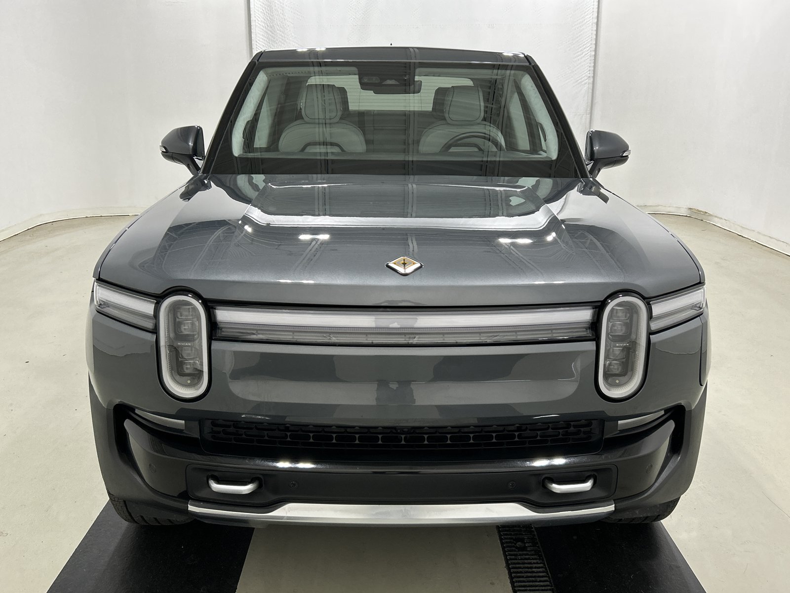 Used 2025 Rivian R1T Adventure AWD/4WD image 8