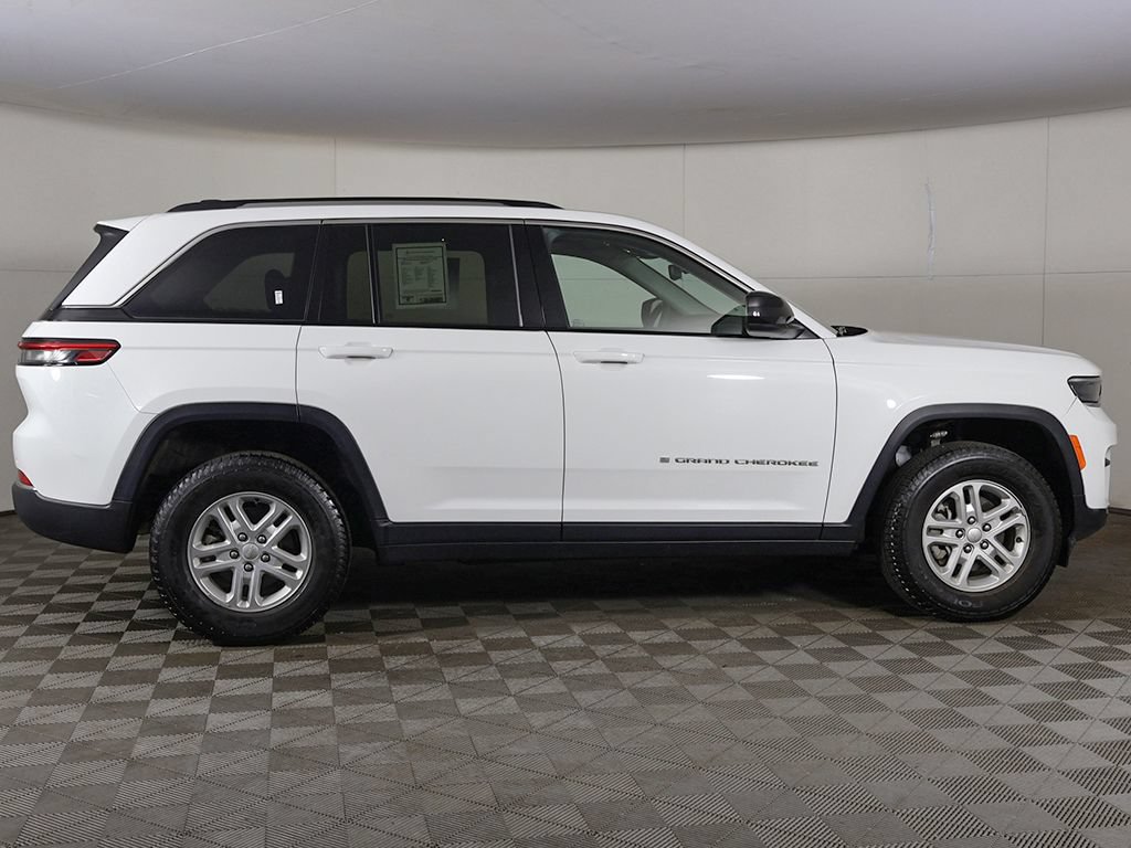 Used 2023 Jeep Grand Cherokee Laredo AWD/4WD image 16