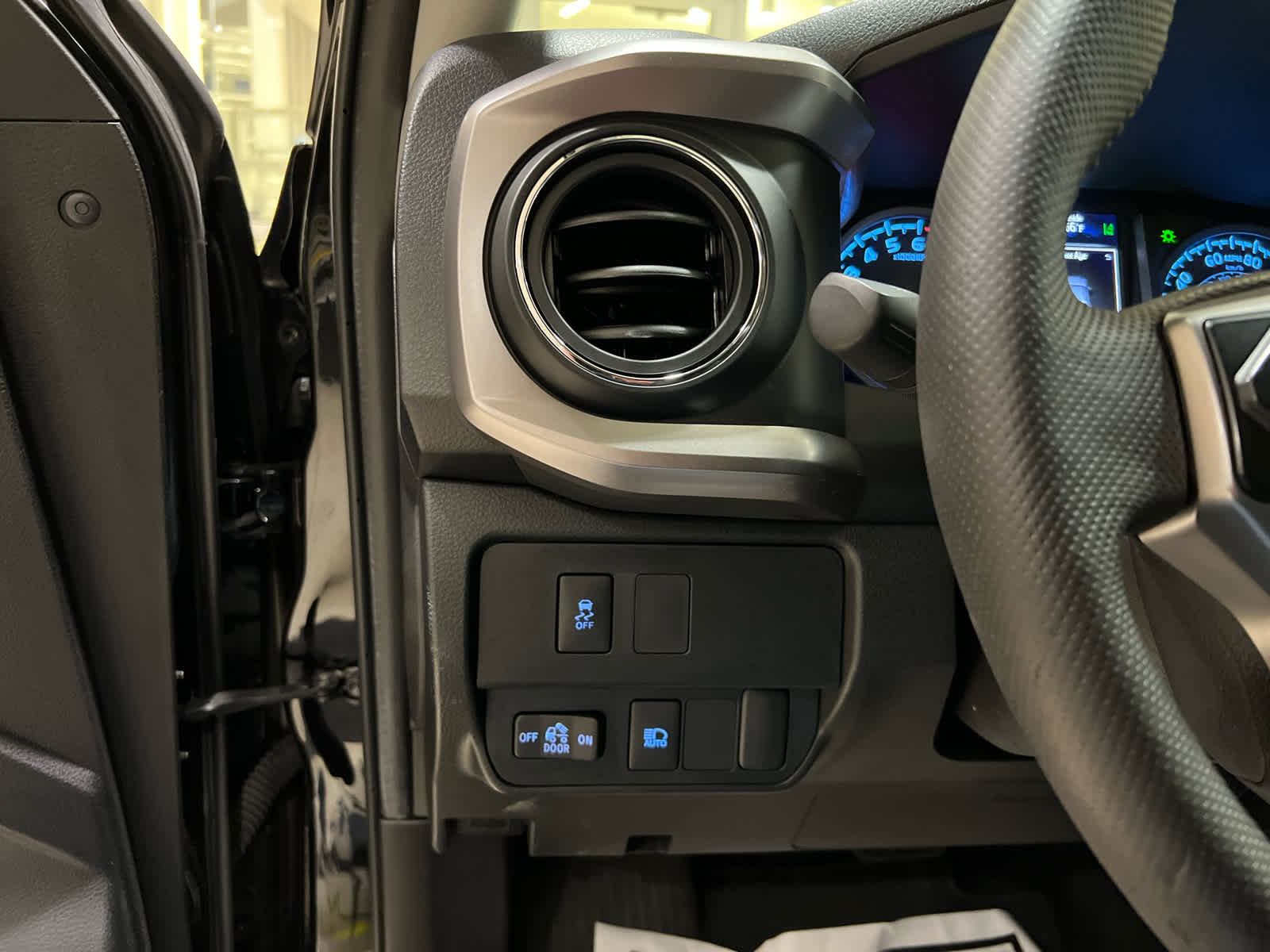 Used 2022 Toyota Tacoma SR5 w/ Technology Package image 26