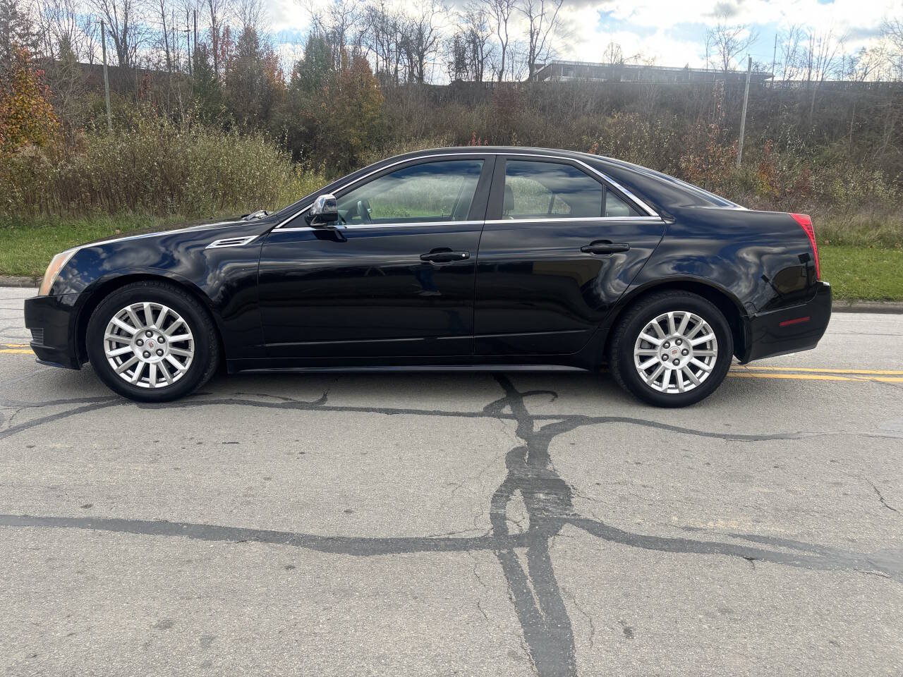 Used 2010 Cadillac CTS Luxury AWD/4WD image 4