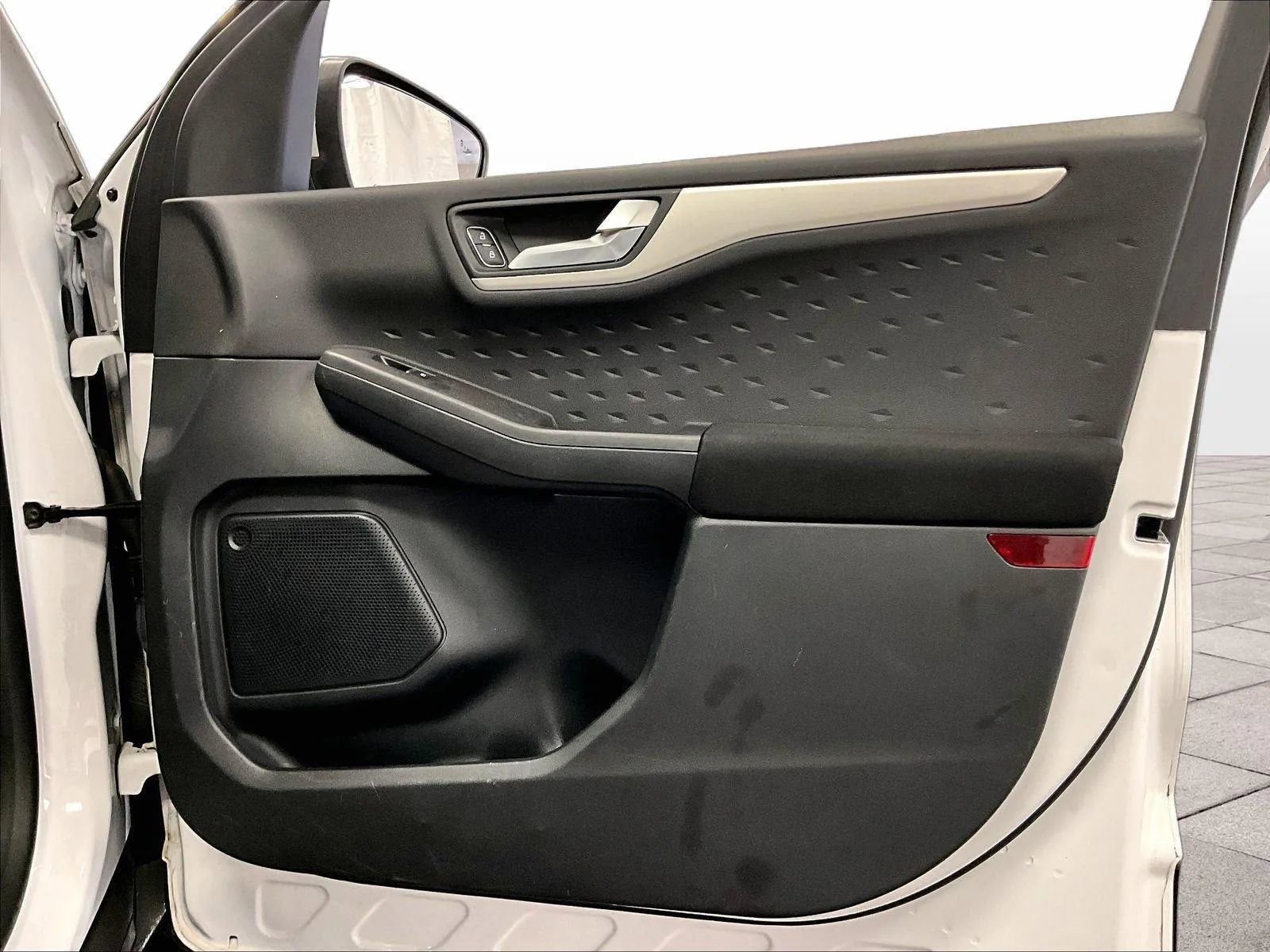 Used 2020 Ford Escape SE image 24