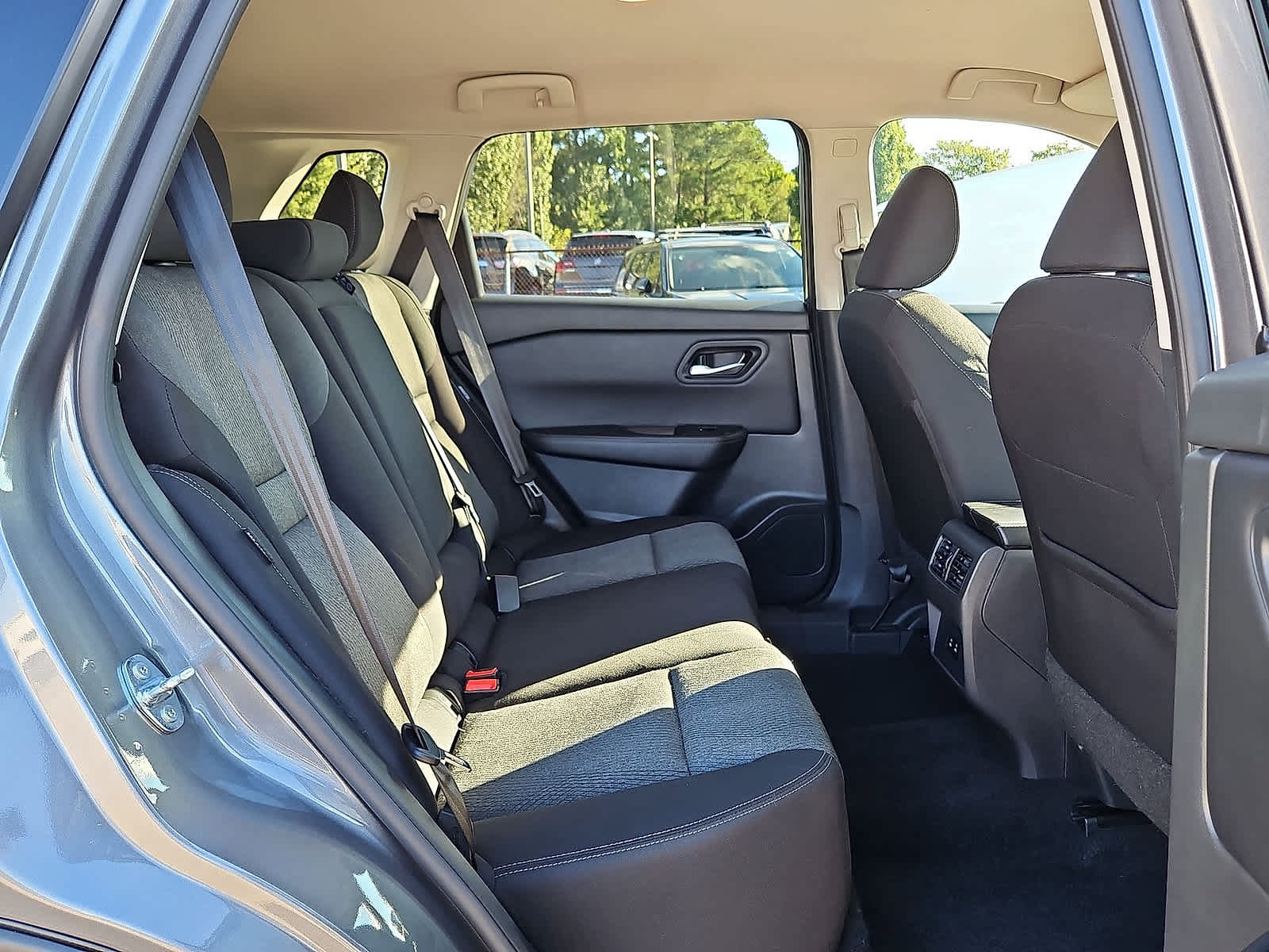 Used 2025 Nissan Rogue SV AWD/4WD image 31