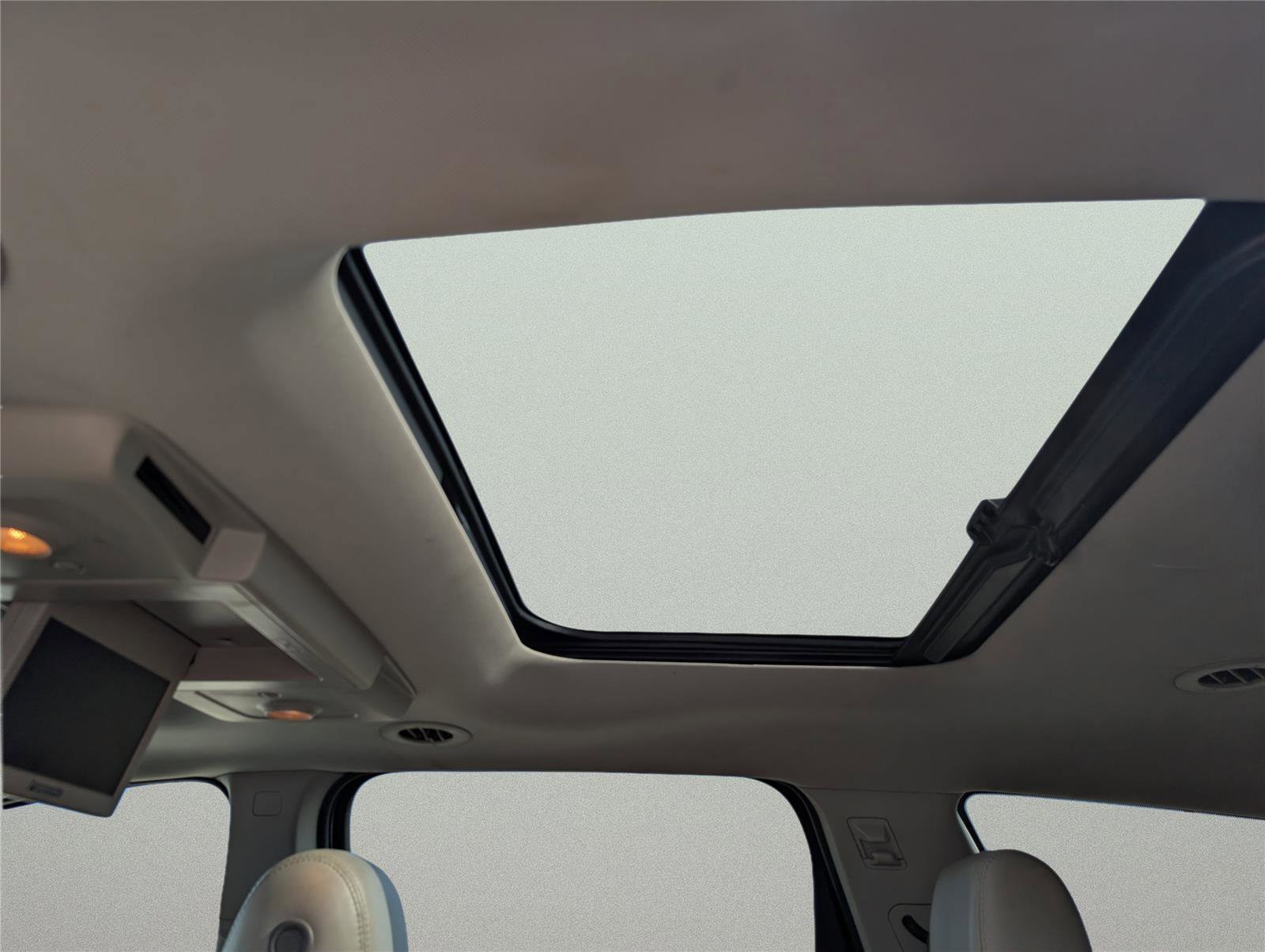 Used 2017 Chevrolet Traverse Premier image 30