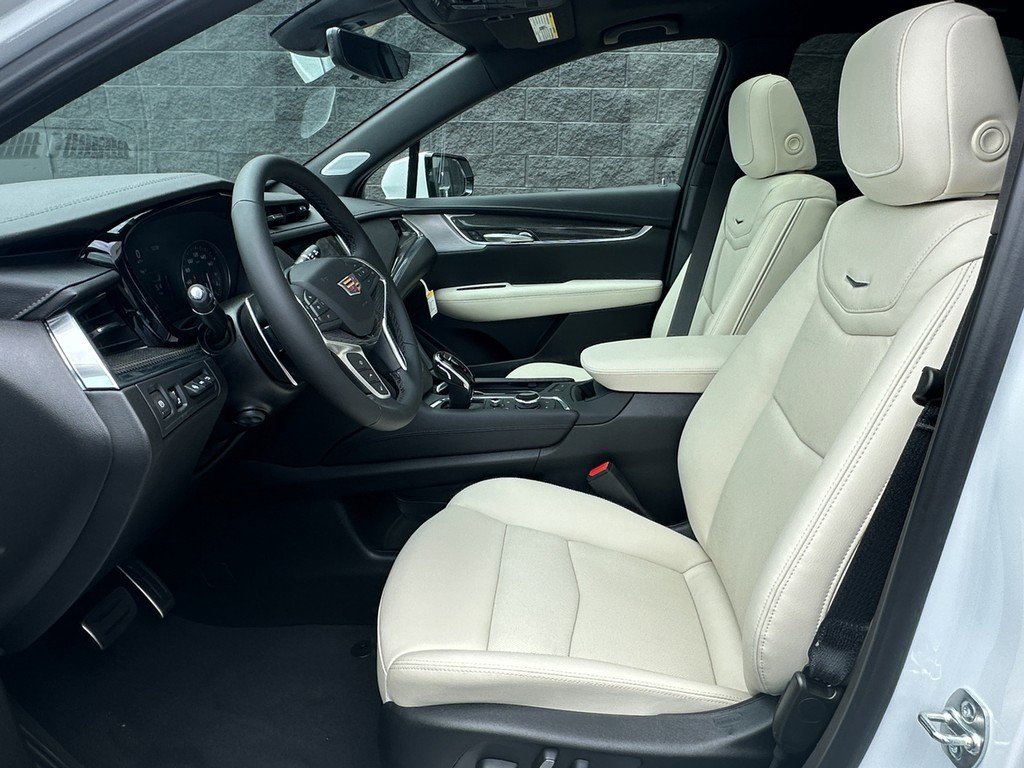 New 2025 Cadillac XT5 Sportv w/ Technology Package AWD/4WD image 15