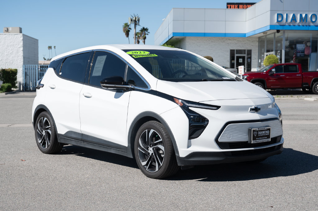 Used 2023 Chevrolet Bolt LT FWD image 1