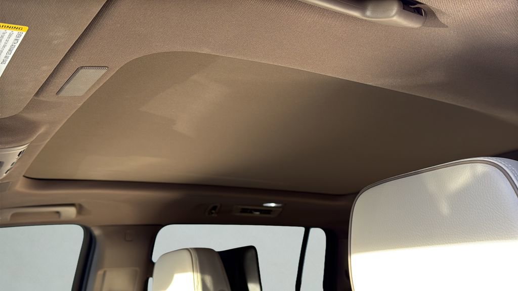 Used 2025 GMC Yukon XL Denali w/ Denali Reserve Package image 11