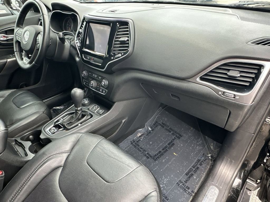 Used 2019 Jeep Cherokee Limited image 16