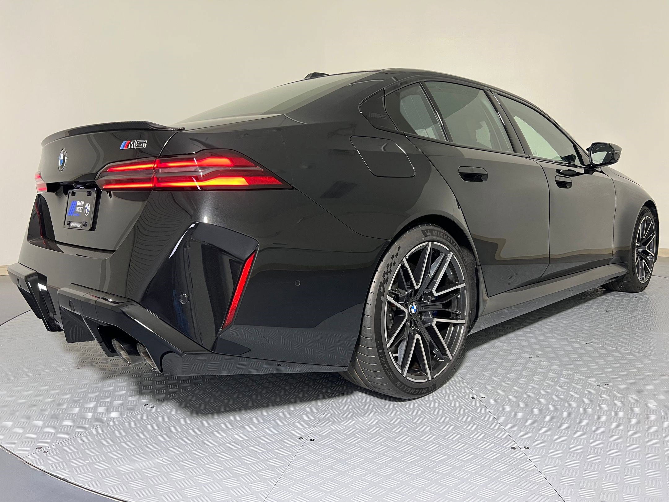 New 2026 BMW M5 w/ Carbon Package image 9