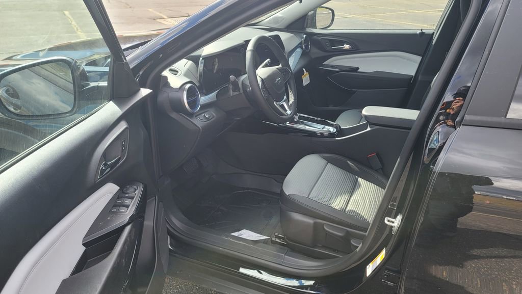 New 2026 Chevrolet Trax LT w/ Driver Confidence Package image 18