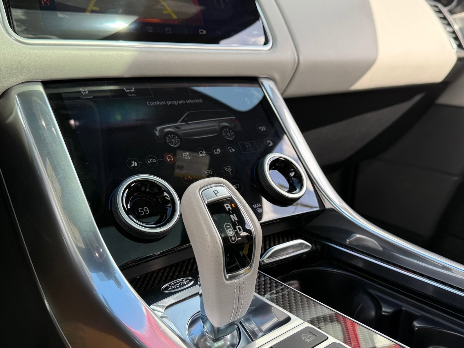 Used 2020 Land Rover Range Rover Sport SVR image 36