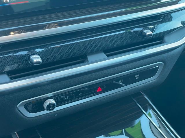 Used 2023 BMW X7 xDrive40i w/ Executive Package image 24