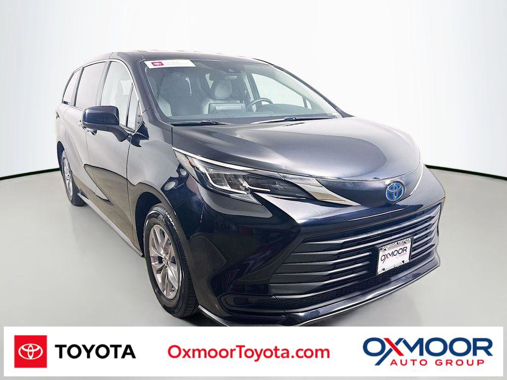 Certified 2022 Toyota Sienna LE FWD image 1