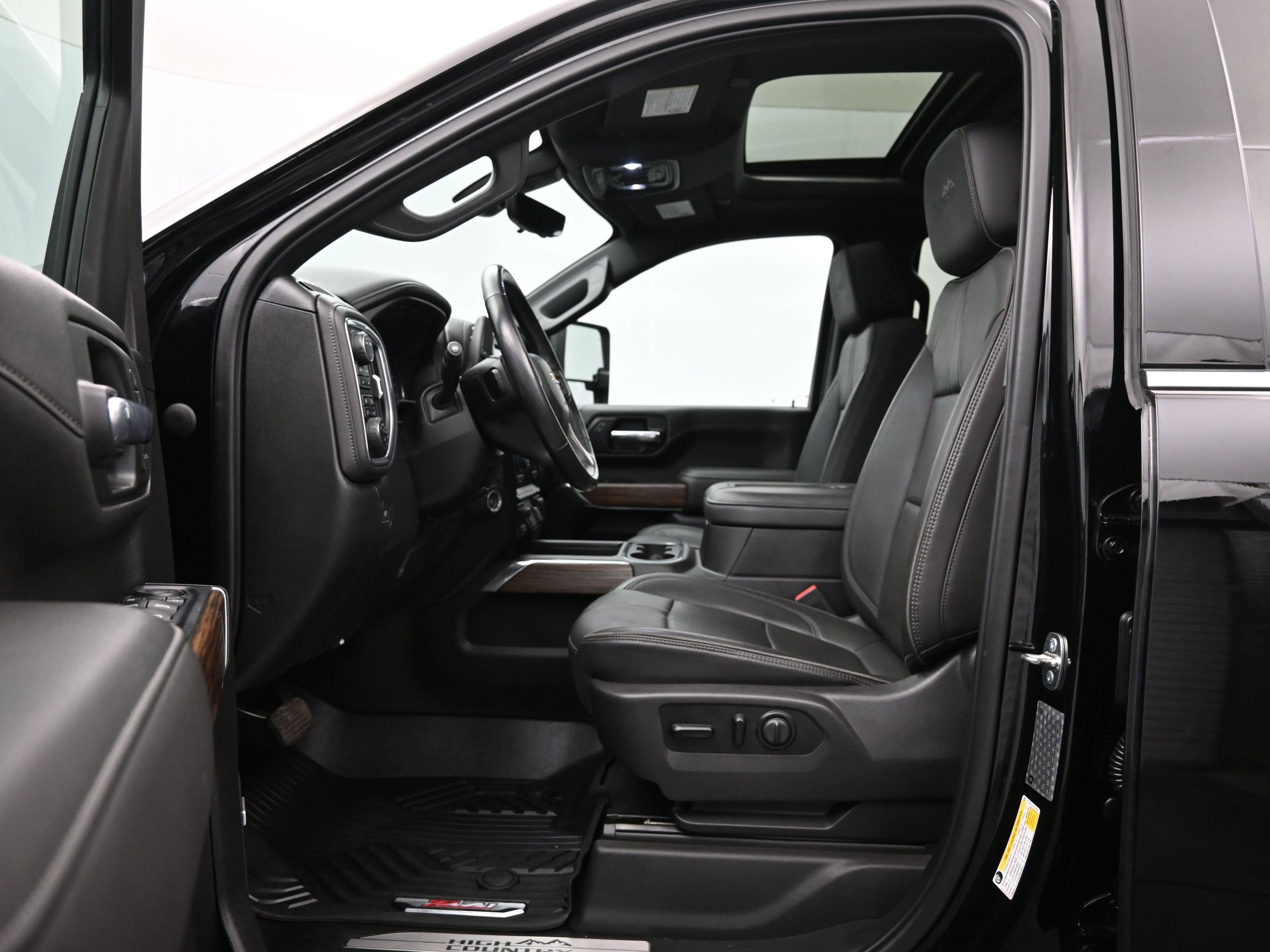 Used 2020 Chevrolet Silverado 2500 High Country w/ Z71 Off-Road Package image 9