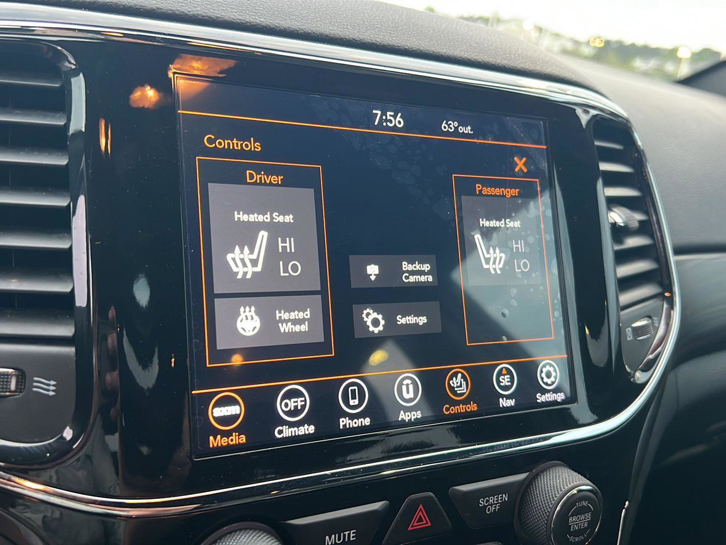 Used 2021 Jeep Grand Cherokee Laredo X image 26