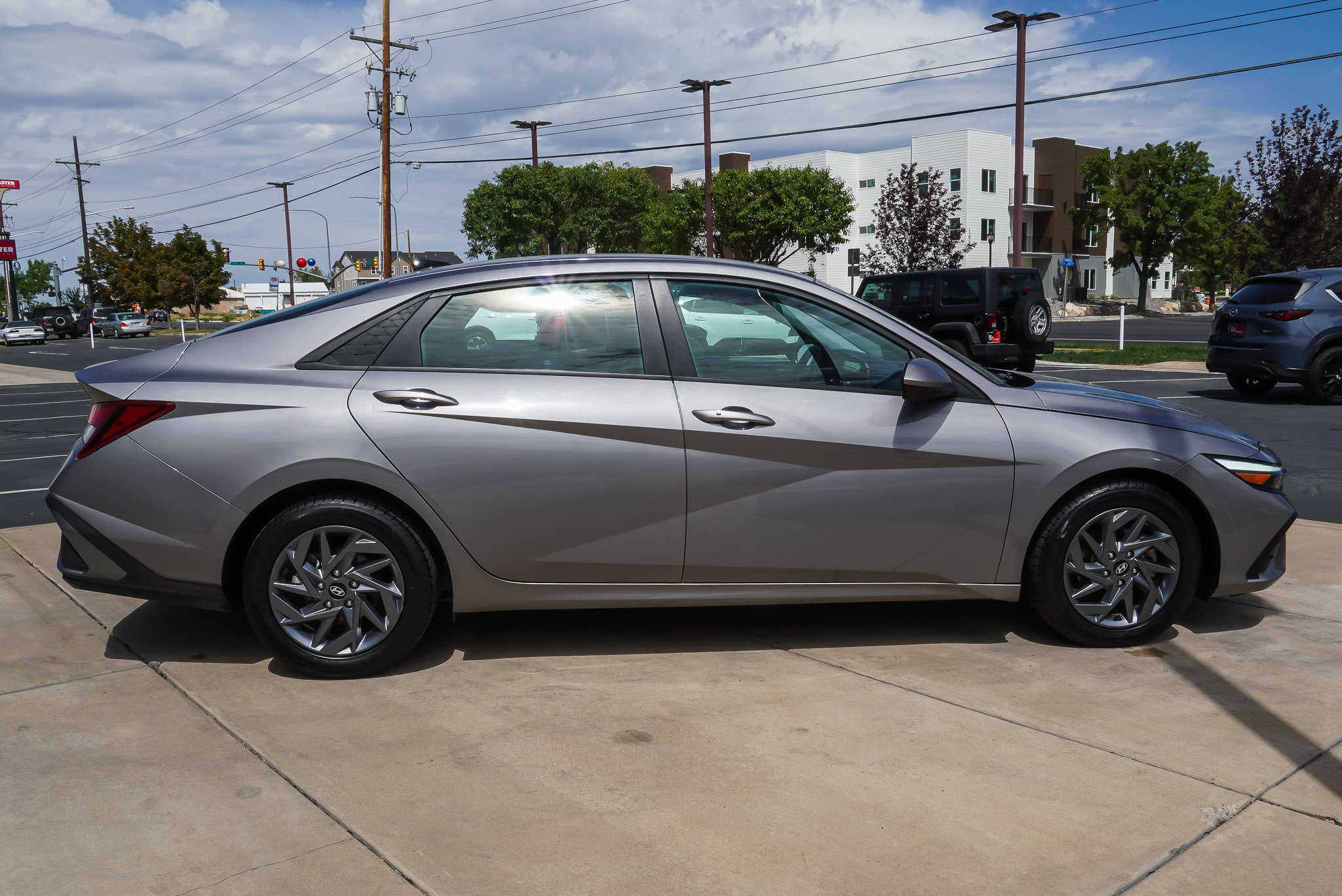 Used 2024 Hyundai Elantra SEL FWD image 9