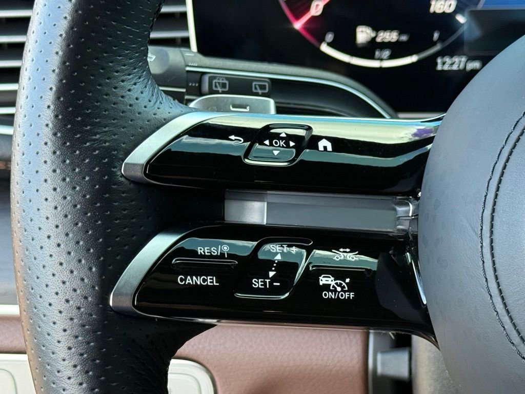 Used 2025 Mercedes-Benz GLS 450 4MATIC image 26