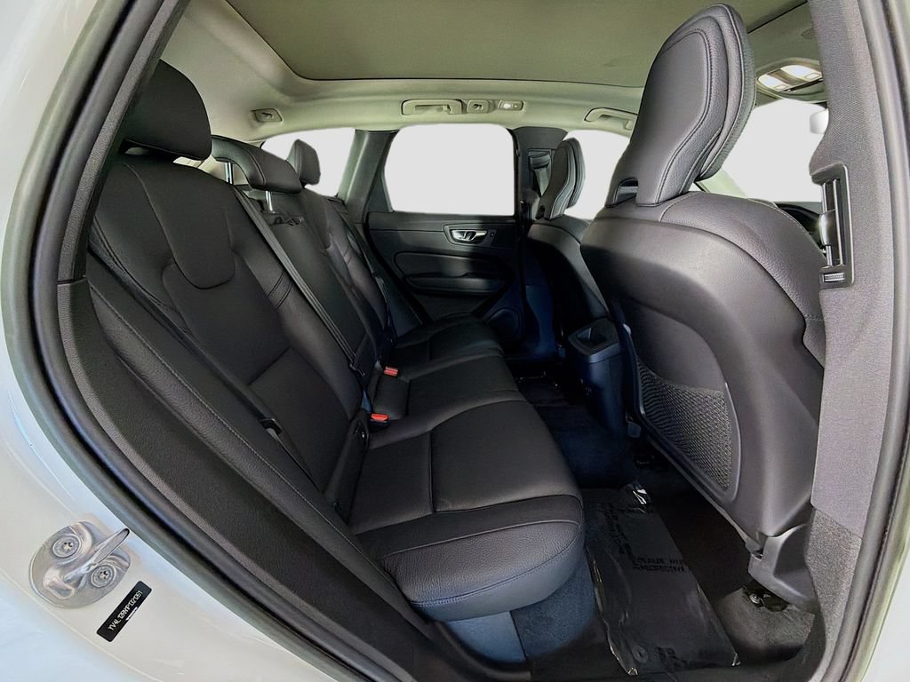 Used 2023 Volvo XC60 B5 Plus AWD/4WD image 27