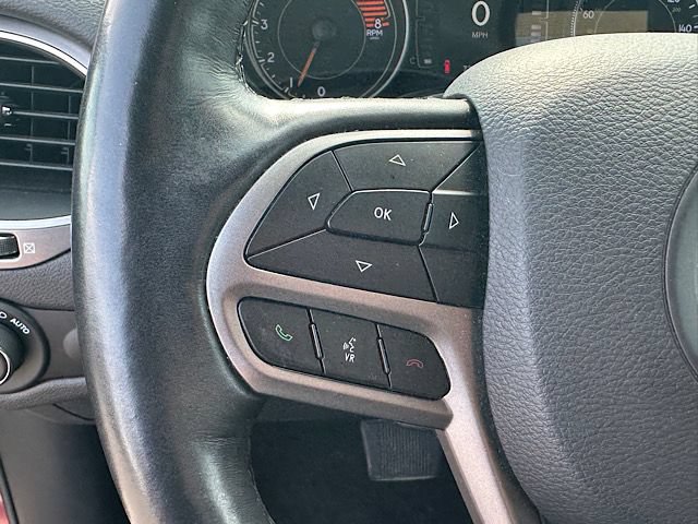 Used 2019 Jeep Cherokee Latitude w/ Cold Weather Group AWD/4WD image 22