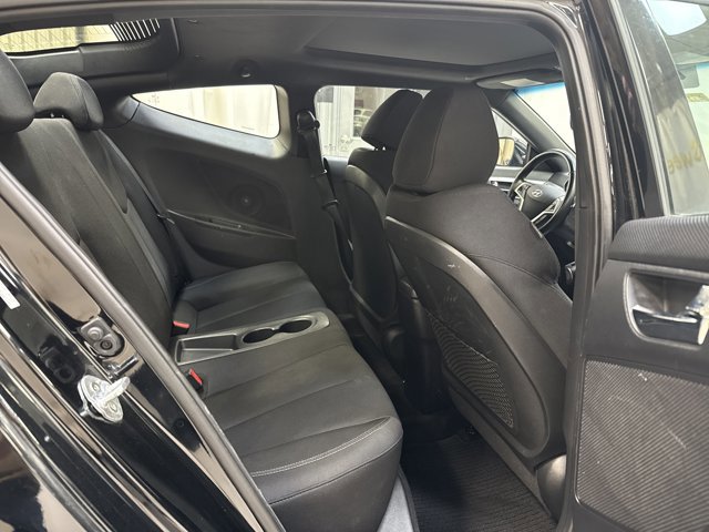Used 2017 Hyundai Veloster Value Edition image 31