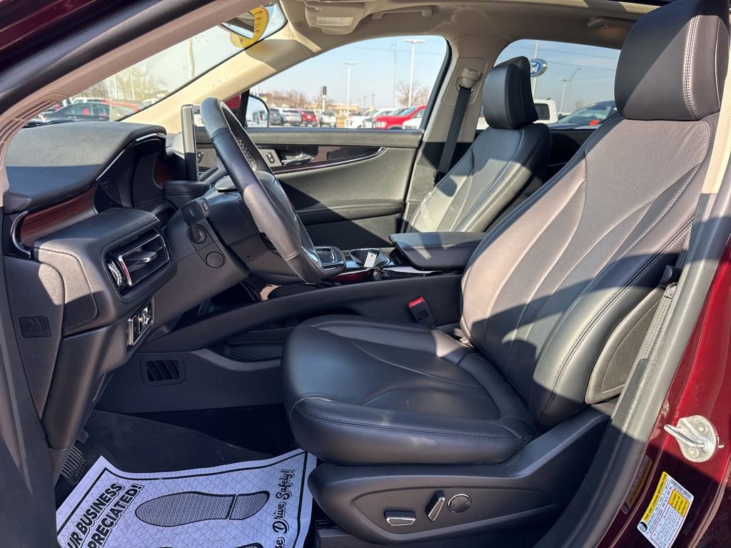 Used 2023 Lincoln Nautilus Reserve w/ Equipment Group 201A image 4