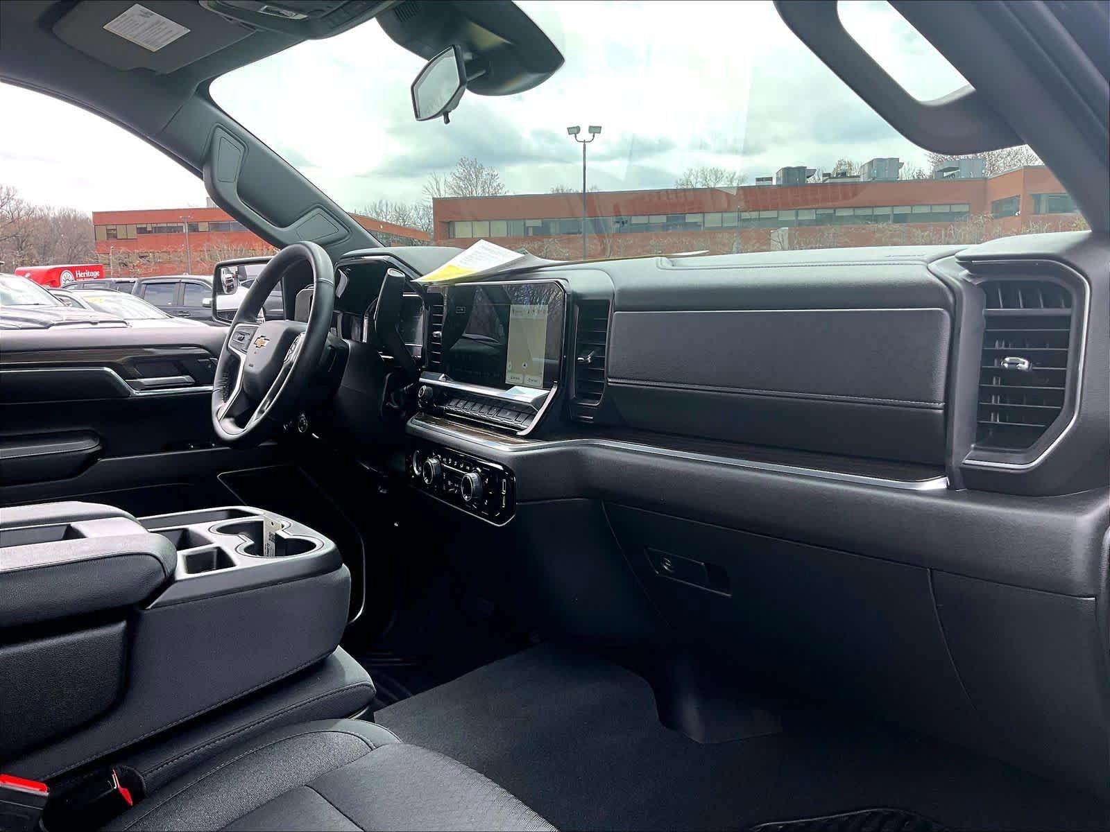 Used 2024 Chevrolet Silverado 1500 LT AWD/4WD image 21