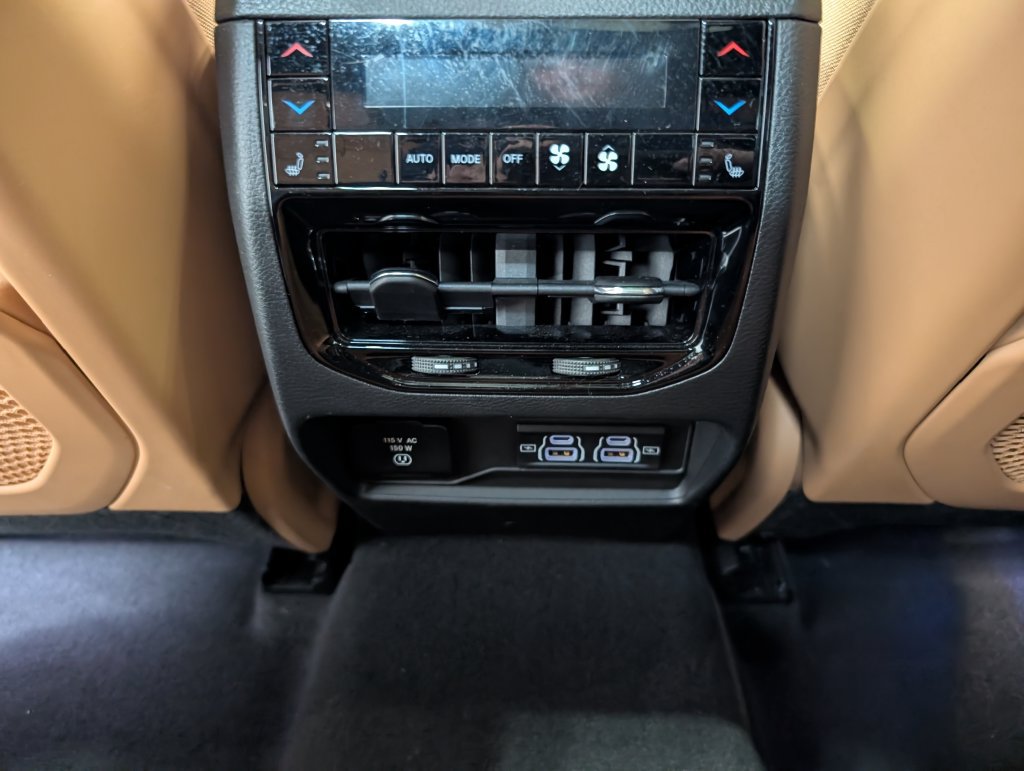 Used 2022 Jeep Grand Cherokee Summit AWD/4WD image 11