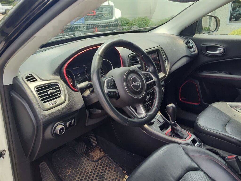 Used 2018 Jeep Compass Trailhawk w/ Leather Interior Group AWD/4WD image 11