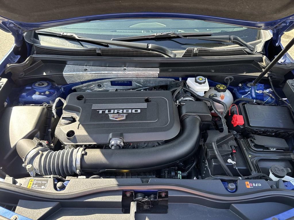 Used 2023 Cadillac XT4 Premium Luxury image 3