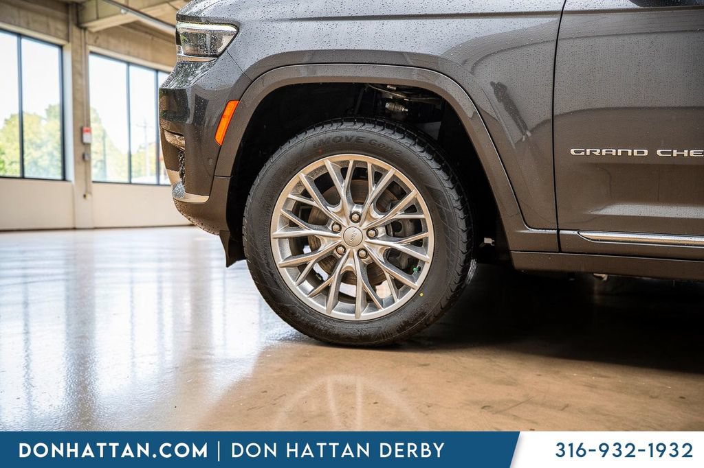 Used 2021 Jeep Grand Cherokee L Summit w/ Advanced Protech Group IV AWD/4WD image 37