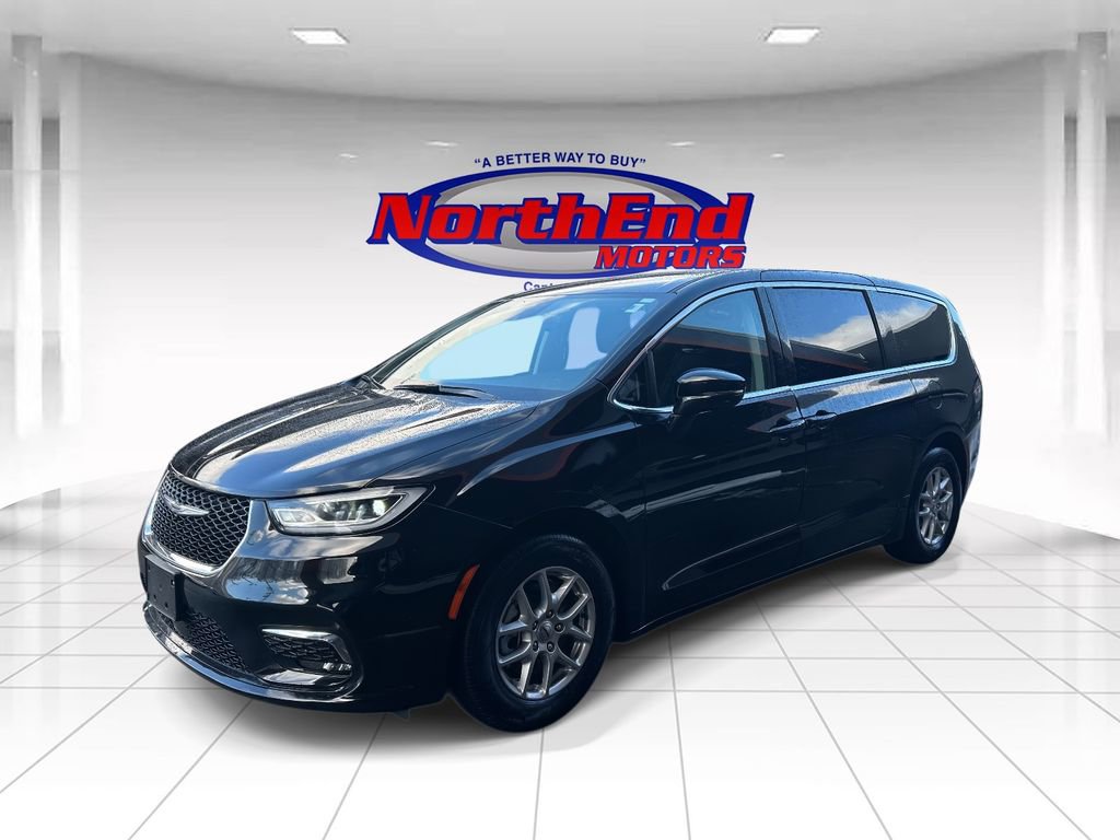 Used 2024 Chrysler Pacifica Touring-L image 7