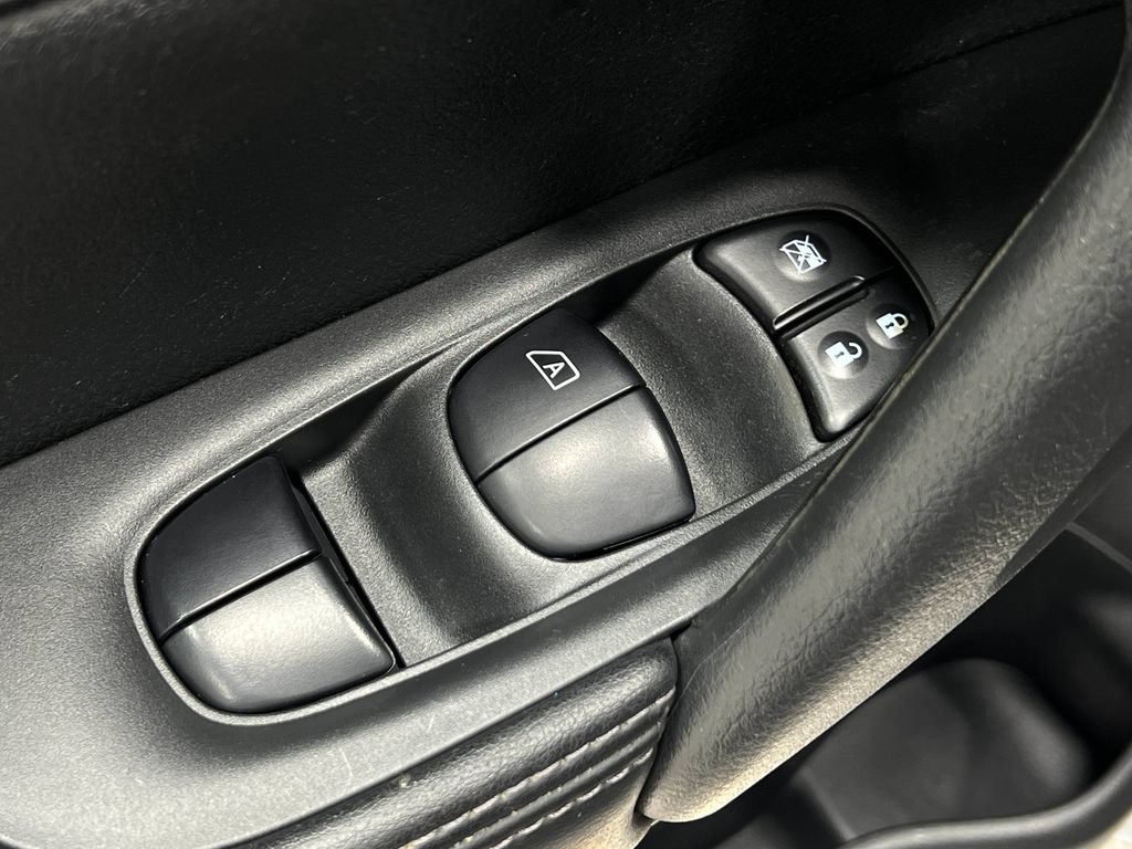 Used 2018 Nissan Rogue SL w/ Premium Package FWD image 17