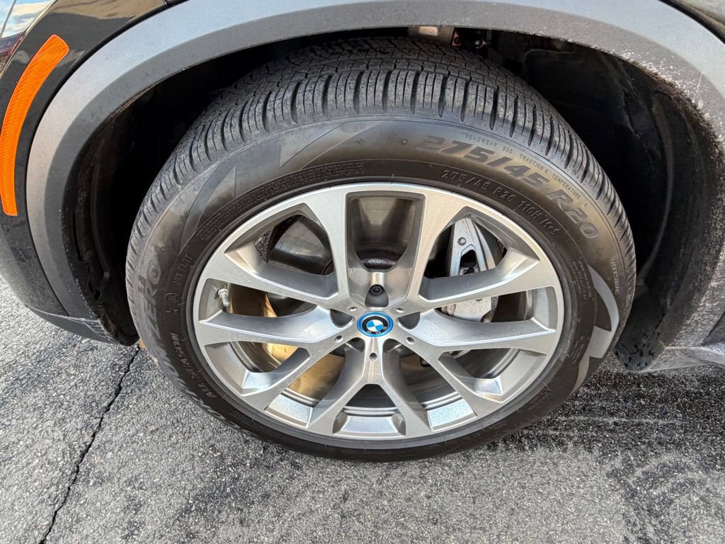 Used 2025 BMW X5 xDrive50e image 12