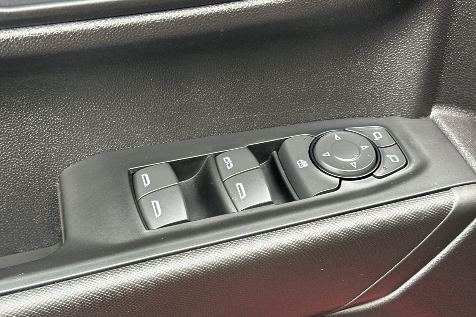 Used 2025 Chevrolet Silverado 1500 Custom image 12