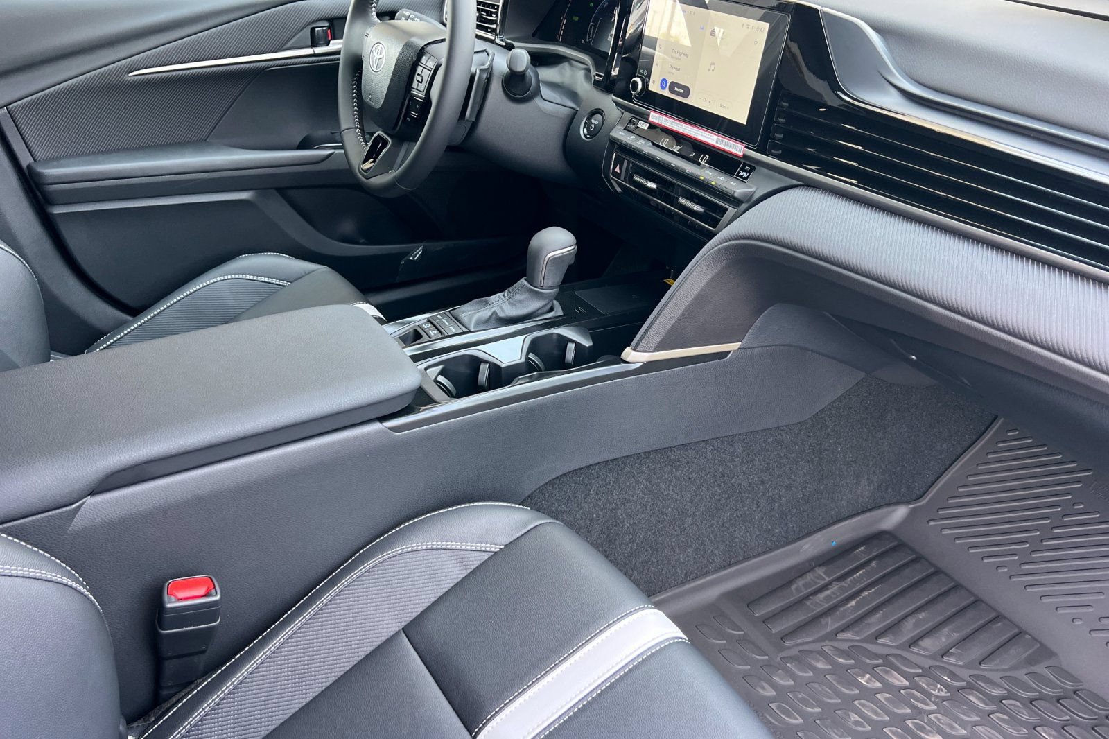 New 2026 Toyota Camry SE w/ Convenience Package FWD image 15