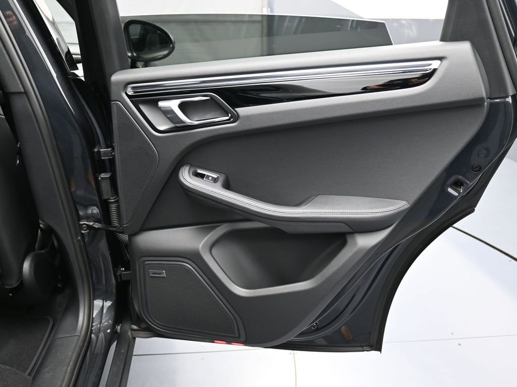 Certified 2025 Porsche Macan image 26