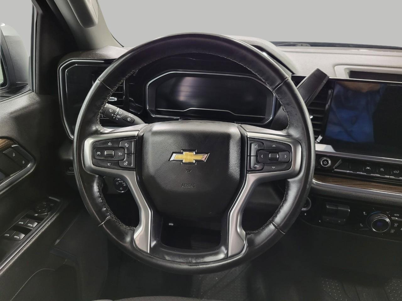 Used 2023 Chevrolet Silverado 1500 LT w/ Z71 Off-Road Package AWD/4WD image 6