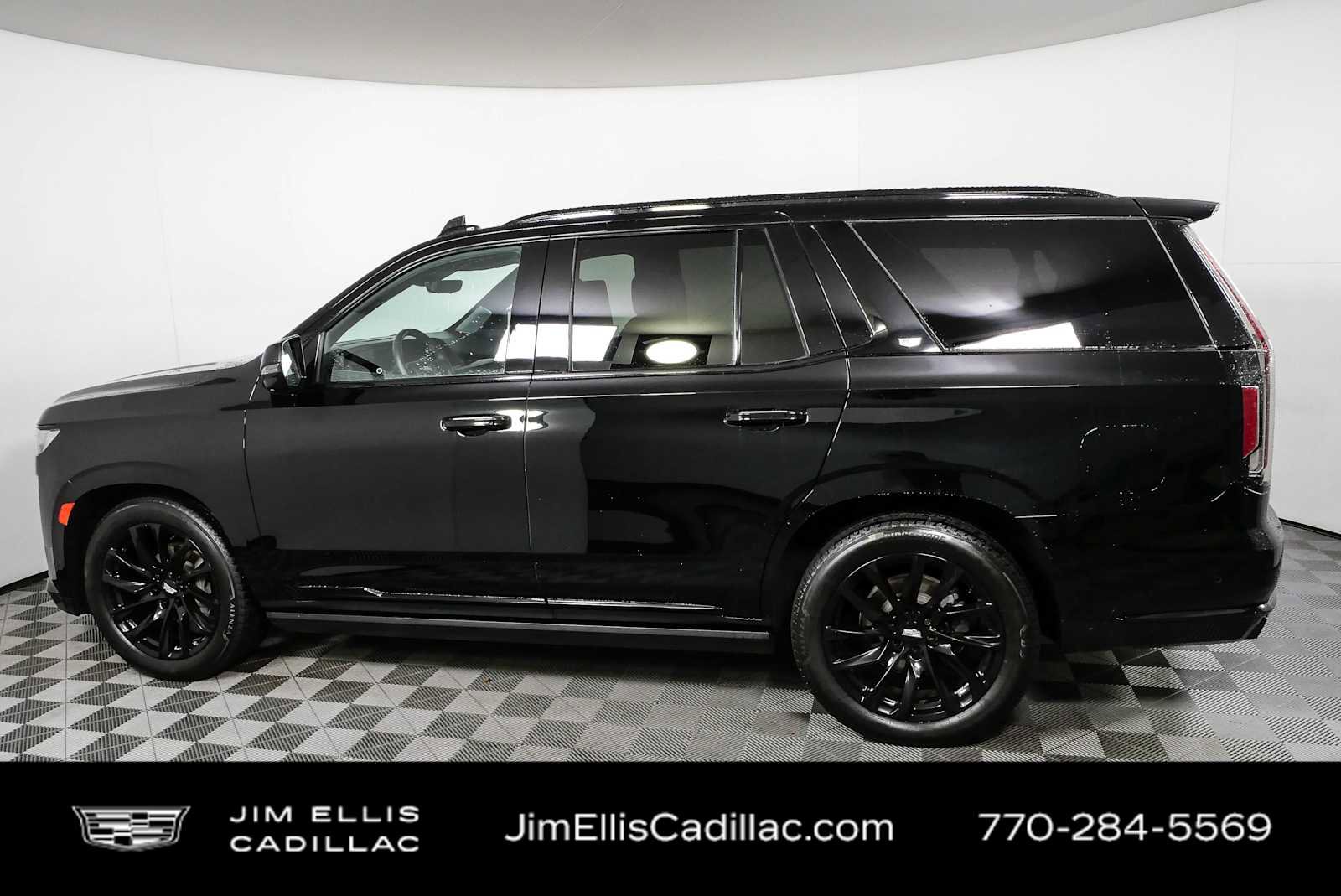 Used 2024 Cadillac Escalade Sport Platinum w/ LPO, ONYX Package AWD/4WD image 32