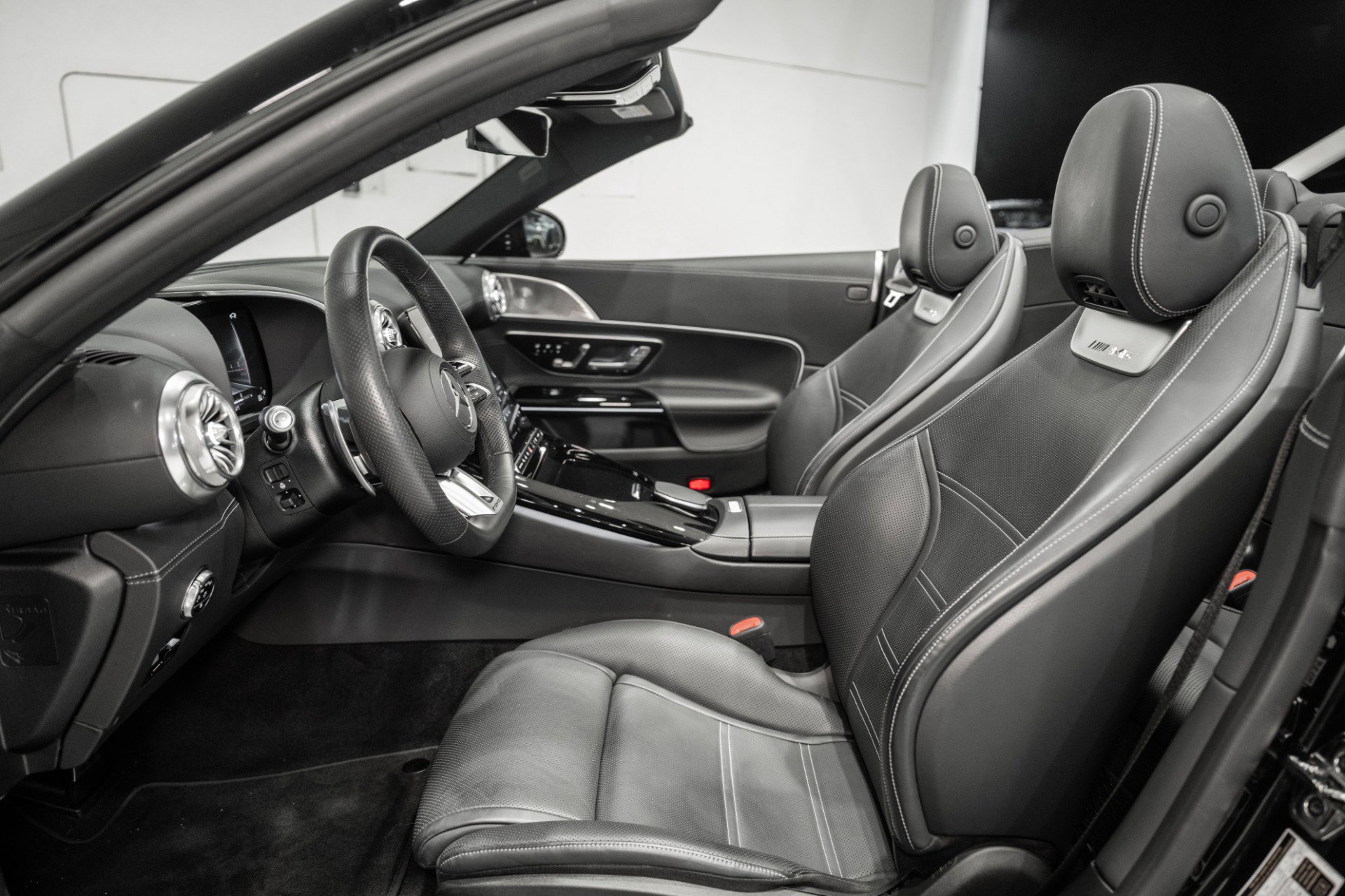 Used 2023 Mercedes-Benz SL 63 AMG 4MATIC image 2