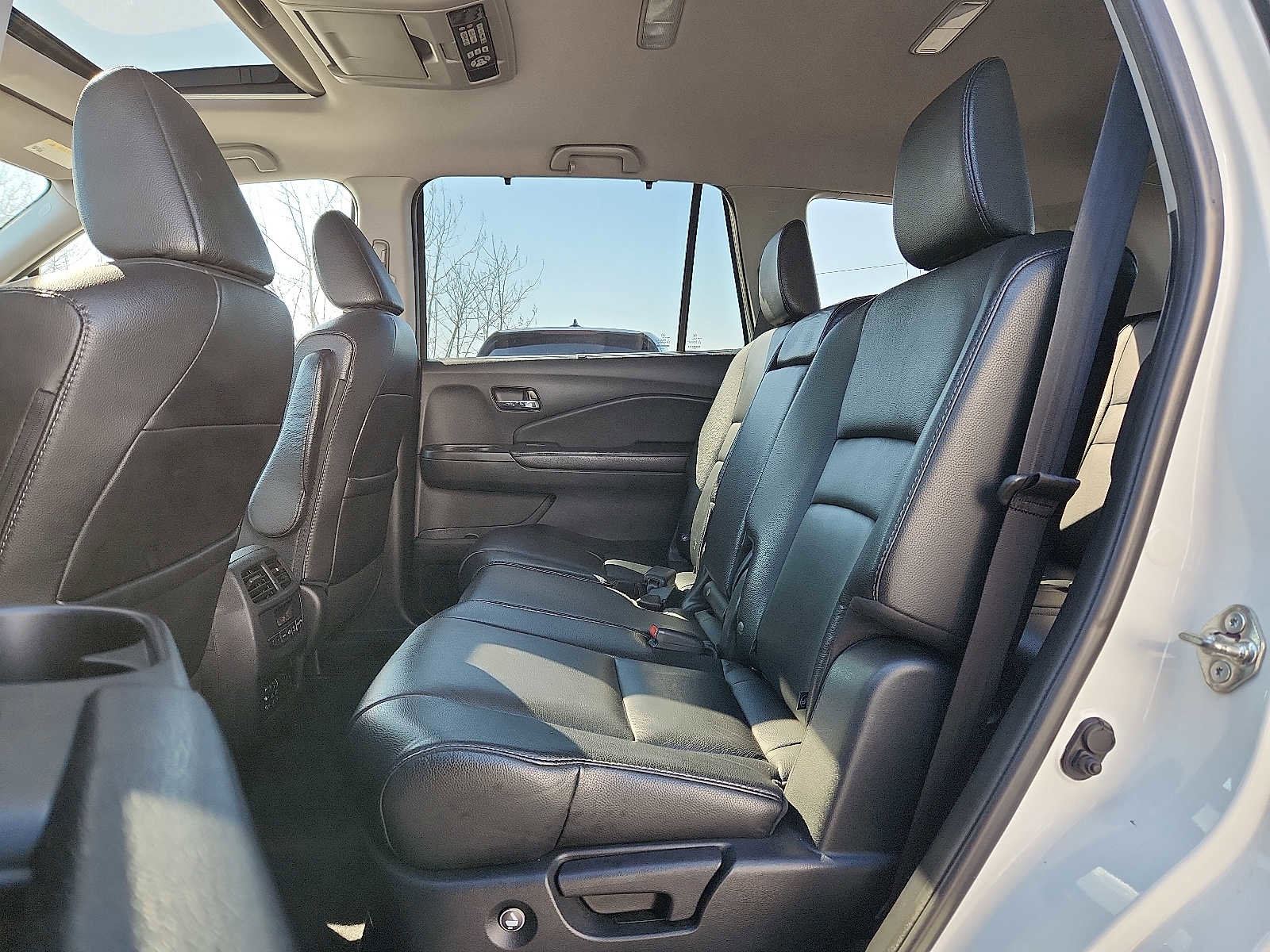 Used 2018 Honda Pilot Touring image 10