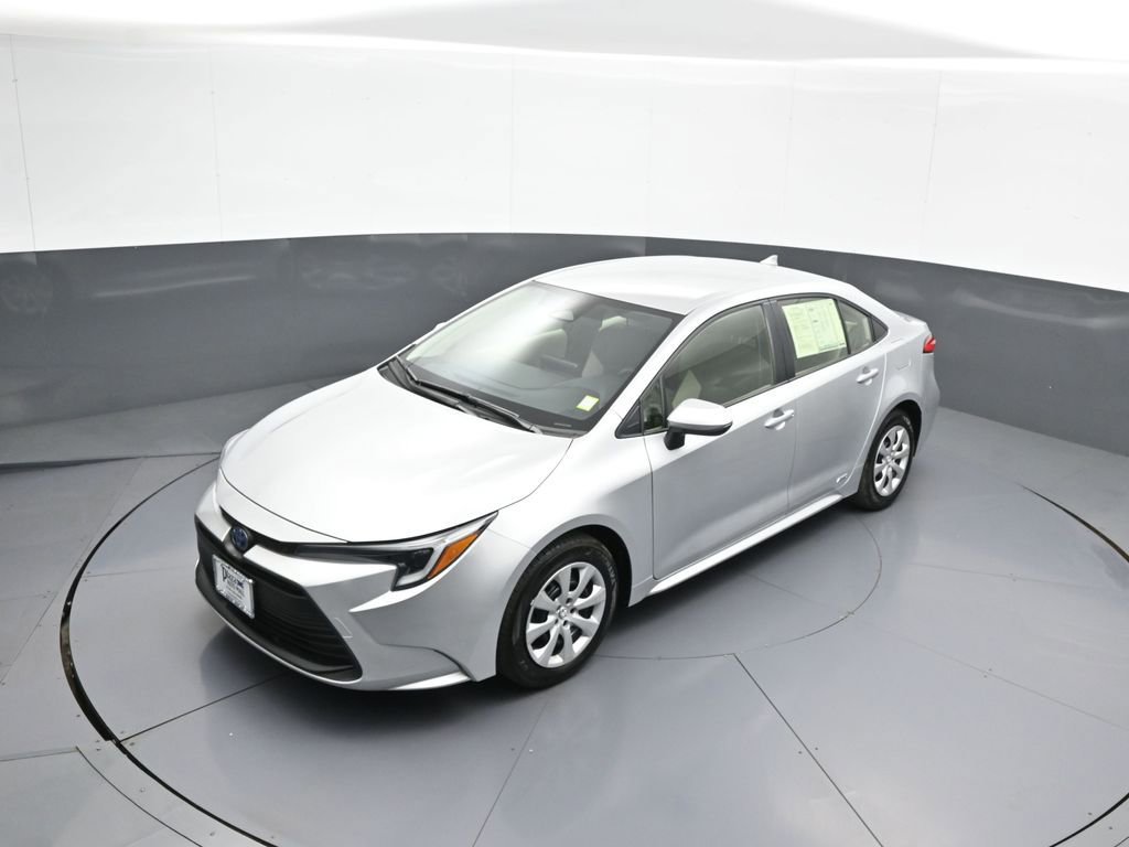 Certified 2024 Toyota Corolla LE AWD/4WD image 32
