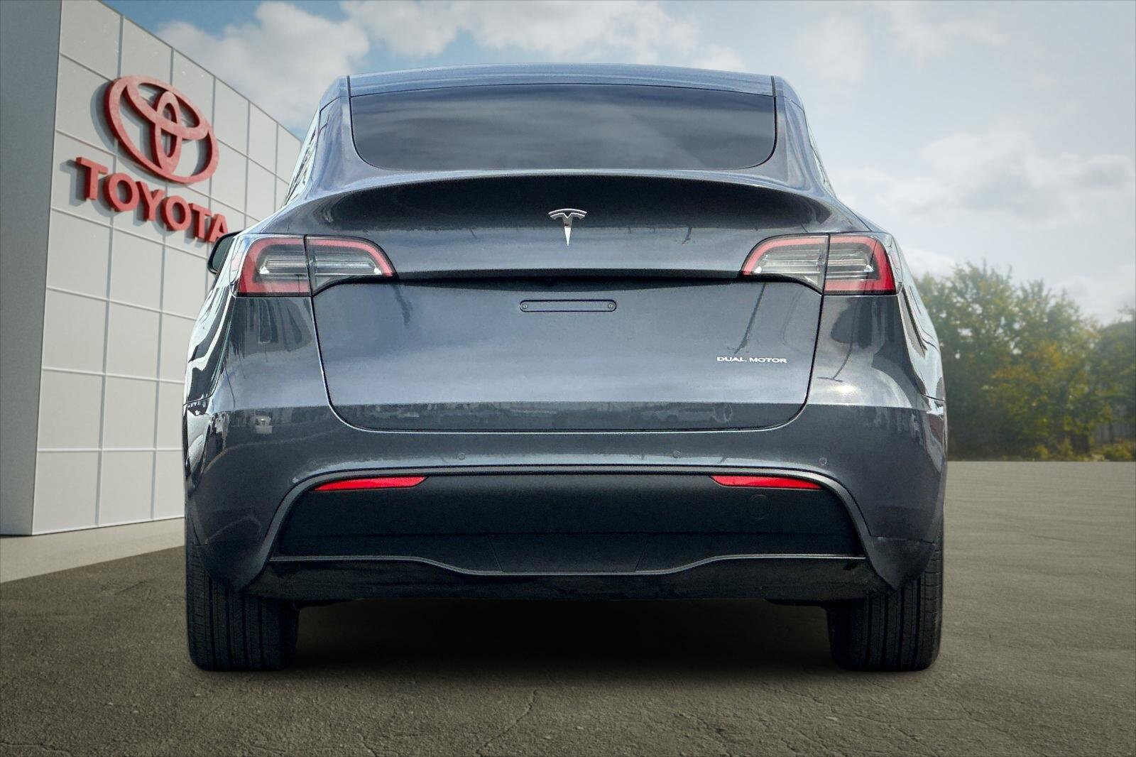 Used 2022 Tesla Model Y Long Range AWD/4WD image 4